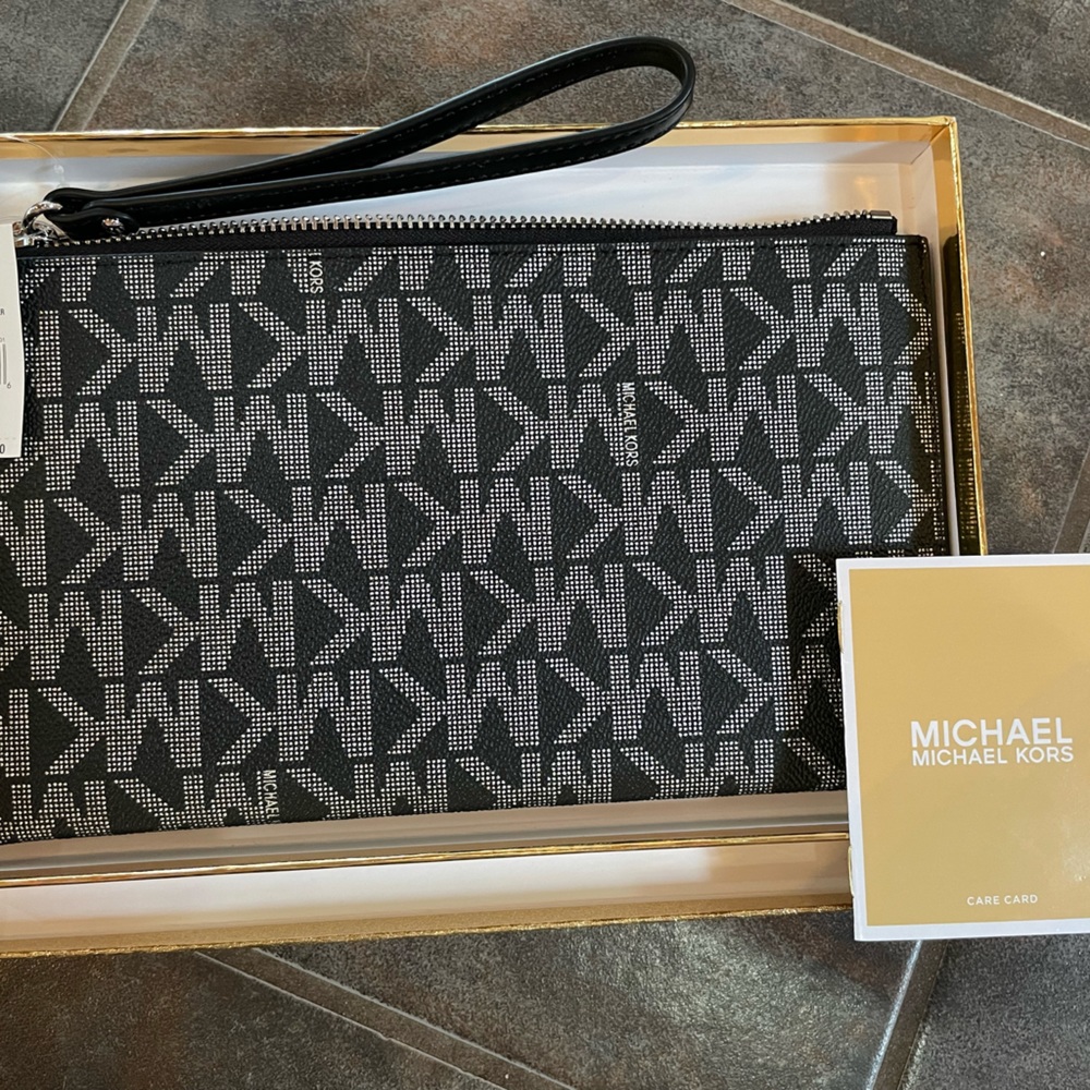Michael Kors wristlet NWT